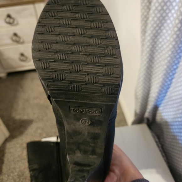 Knee high black boots - Picture 4 of 8